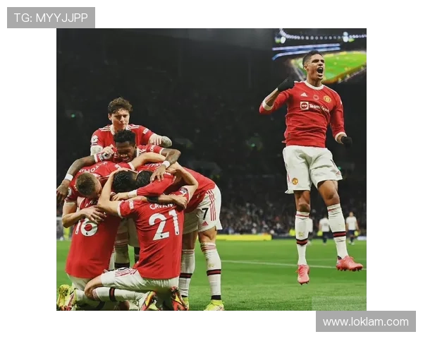 曼联“越踢越乱”问题在近期关键战中表现加剧,对球队稳定性与竞争走势形成制约 曼联“越踢越乱”问题在近期关键战中表现加剧,对球队稳定性与竞争走势形成制约