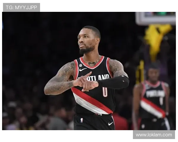 利拉德无球跑动拉开空间提升球队三分效率明显